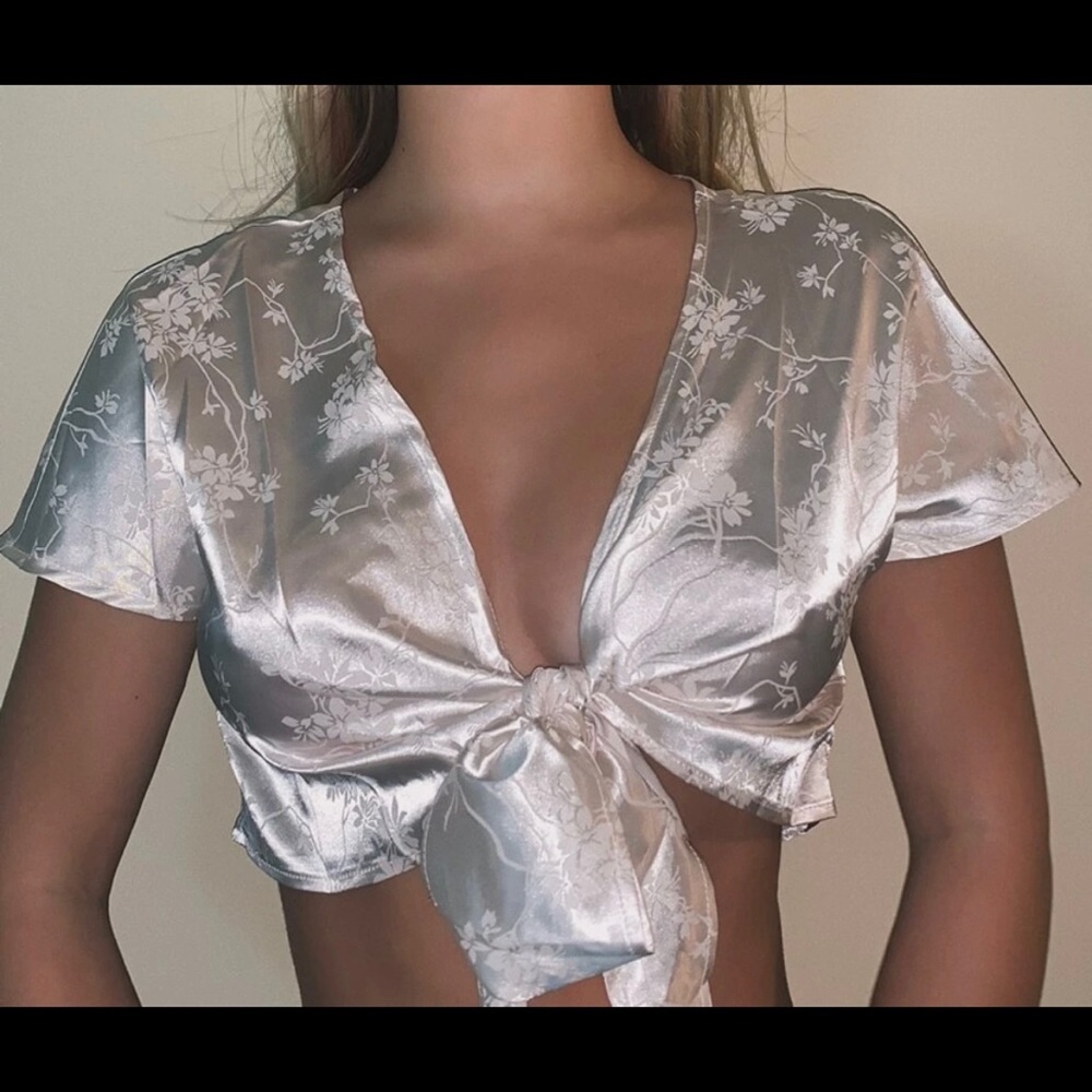 Tie Front Floral Jacquard Top
